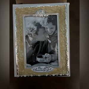 NWOT Beautiful Lawrence Silver and Pearlized Cream 25th Anniversary Frame w/box